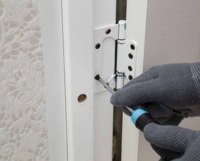 how to take door off hinges